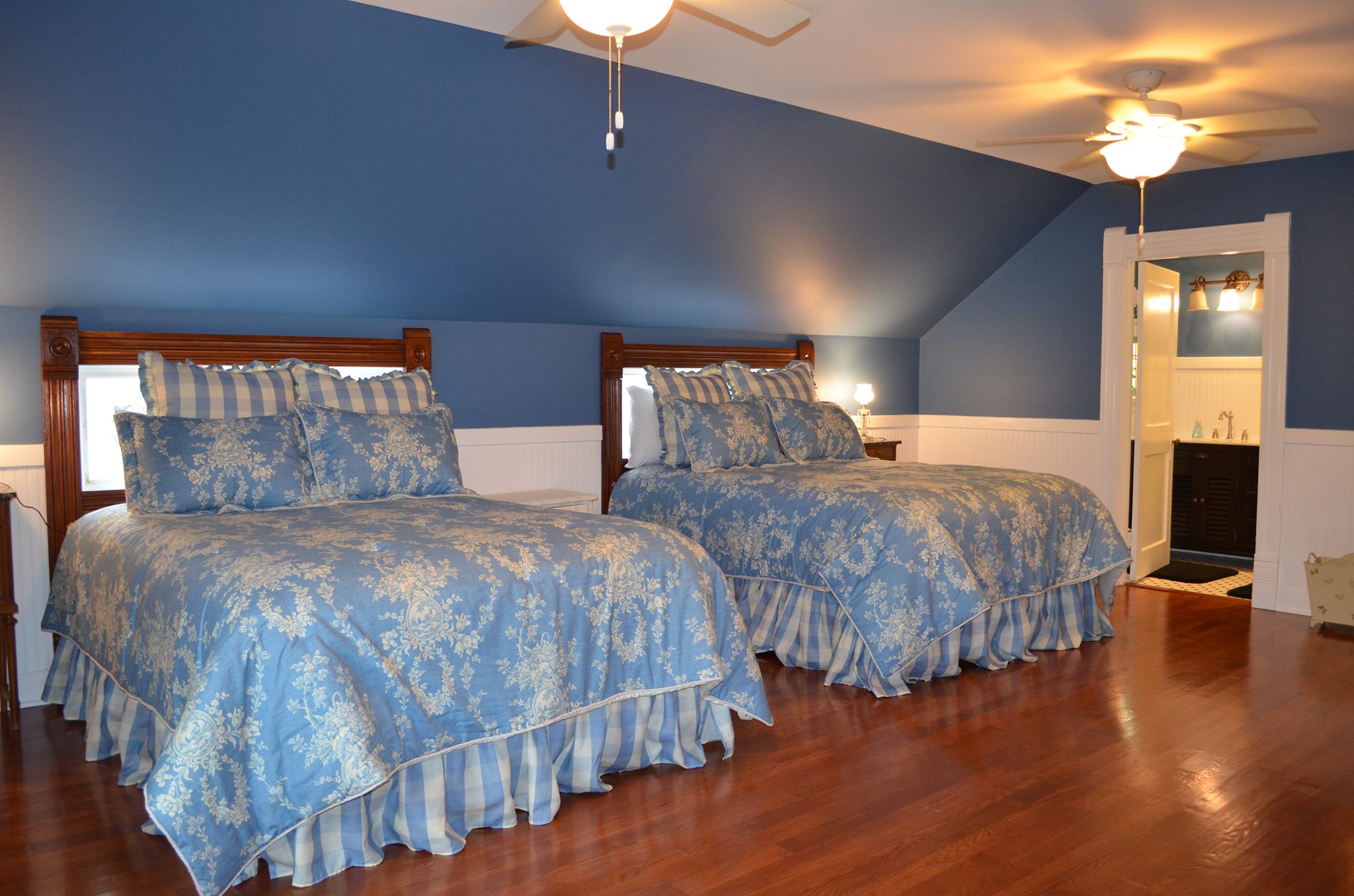 Yellow House Bed And Breakfast & Event Center | Hotel In Salado, TX